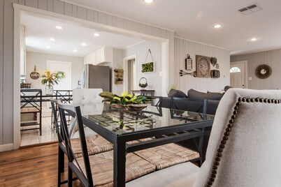 The Aggie "Whoop" House!  Just Blocks from Texas A&M!