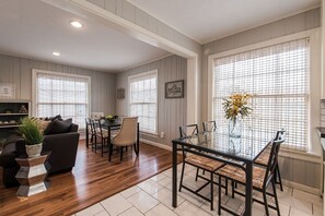 Dining - The Aggie "Whoop" House!  Just Blocks from Texas A&M! (College Station)