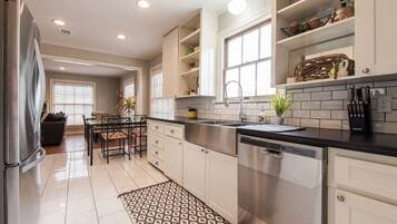 KylskÄp, mikrovÄgsugn, ugn och spishÀll