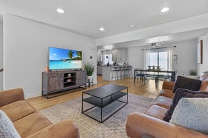 Smart TV, offices - Newly Remodeled Home Near Zion - Wifi - Self Checkin/Out - Outdoor Grill (La Verkin)