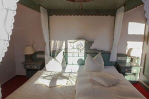 Quarto casal ou duplo tradicional, 1 cama de casal, para não fumantes | Escrivaninha, quartos à prova de som, Wi-Fi de cortesia, roupa de cama