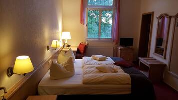 Traditional-Doppel- oder -Zweibettzimmer, 1 Doppelbett, Nichtraucher | Schreibtisch, schallisolierte Zimmer, kostenloses WLAN, Bettwäsche