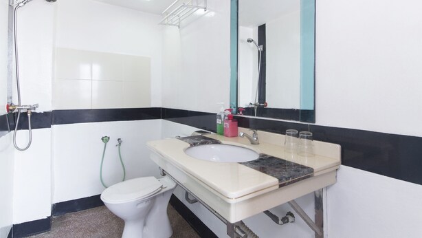 Shower, free toiletries, towels - City Boutique Hotel (Bandar Baru Bangi)