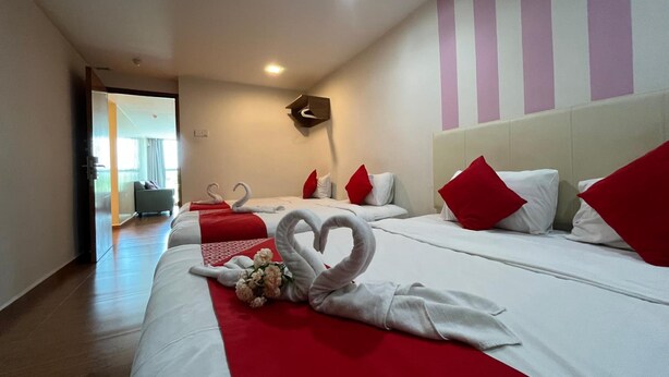Desk, iron/ironing board (on request), free WiFi, bed sheets - City Boutique Hotel (Bandar Baru Bangi)