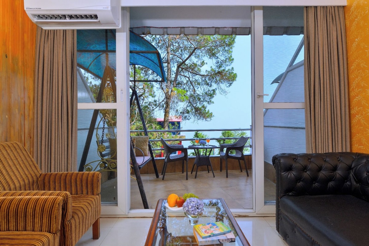 Premium Room | 1 bedroom, premium bedding, in-room safe, desk