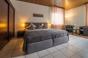 Comfort Double Room | Hypo-allergenic bedding, desk, laptop workspace, iron/ironing board - Hotel Sockenbacher Hof (Waldbrunn)