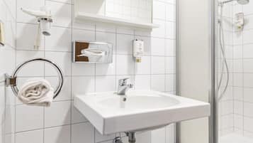 Haartrockner, Handtücher, Seife, Shampoo