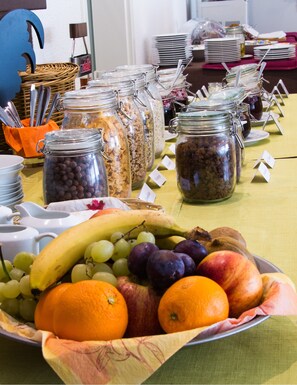 Free daily buffet breakfast - Hotel Sockenbacher Hof (Waldbrunn)