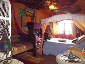 トリプルルーム | 客室ごとに異なる装飾、客室ごとに異なるインテリア、遮光カーテン、防音設備