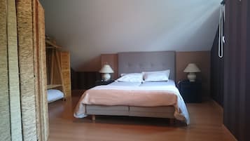 Double Room | Minibar, individually decorated, individually furnished