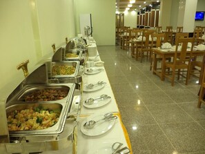 Breakfast area - Jade Royal Hotel (Oattara Thiri Township)