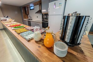 Petit déjeuner à emporter compris tous les jours