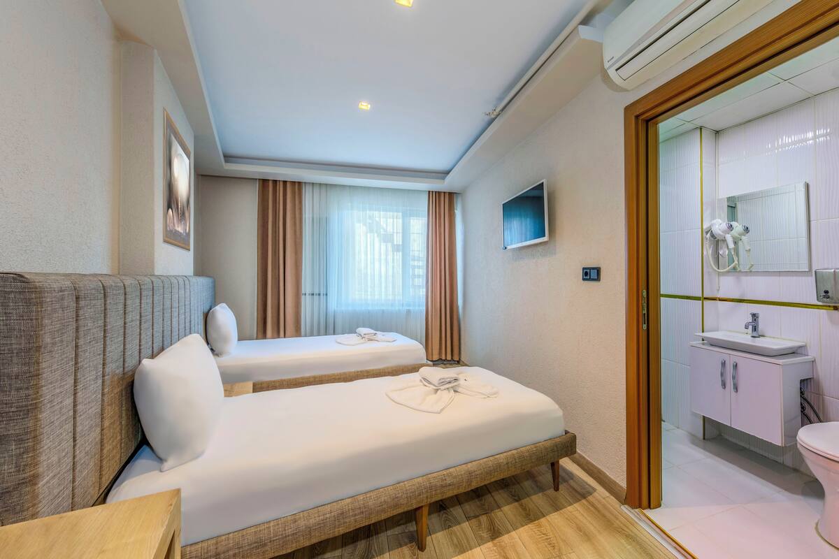 standard twin room | premium bedding, desk, laptop workspace, blackout curtains