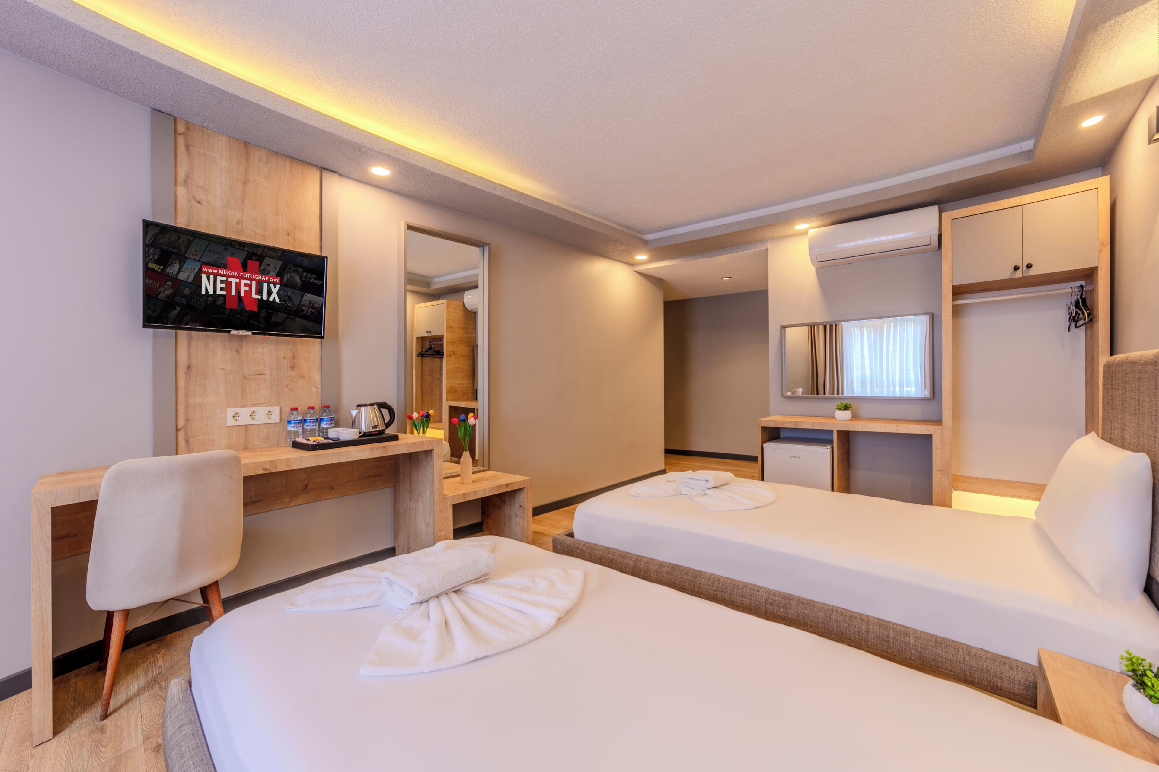 standard twin room | premium bedding, desk, laptop workspace, blackout curtains