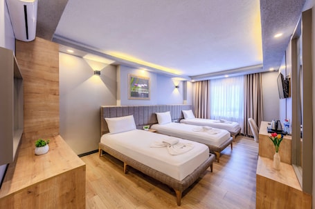 Ropa de cama de alta calidad y escritorio