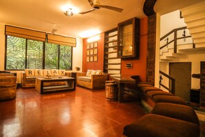 Lyxrum - 1 sovrum | Vardagsrum | LED-tv och eldstad