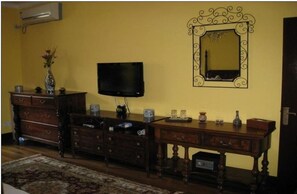 Junior Suite | Living area | Flat-screen TV - Kevin's Old House (Shanghai)