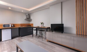 Desk, free WiFi, bed sheets