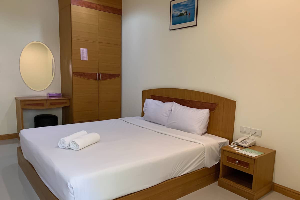 Standard-Doppelzimmer, 1 Doppelbett, Nichtraucher | Schreibtisch, laptopgeeigneter Arbeitsplatz, kostenloses WLAN