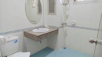 Separate tub and shower, free toiletries, towels, soap