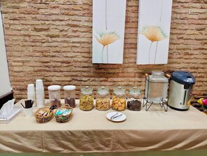 32-Zoll-Flachbildfernseher mit Kabelempfang, Fernseher, aktuelle Filme