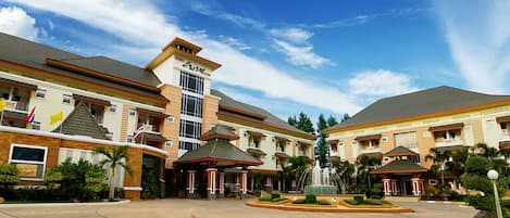 المنشأة من الخارج