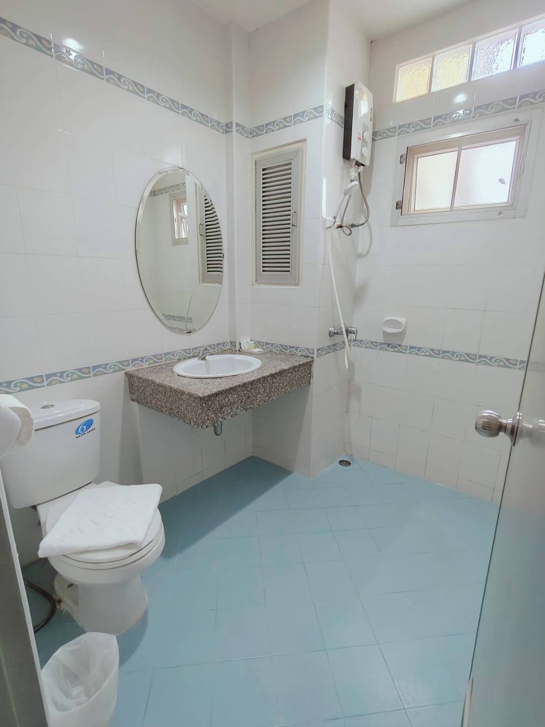 Desk, laptop workspace, free WiFi, bed sheets