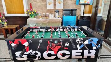 32-Zoll-Flachbildfernseher mit Kabelempfang, Fernseher, aktuelle Filme