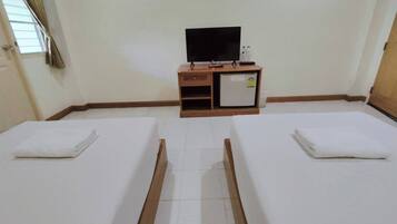 Standard-Zweibettzimmer, 2 Einzelbetten, Nichtraucher | Schreibtisch, laptopgeeigneter Arbeitsplatz, kostenloses WLAN