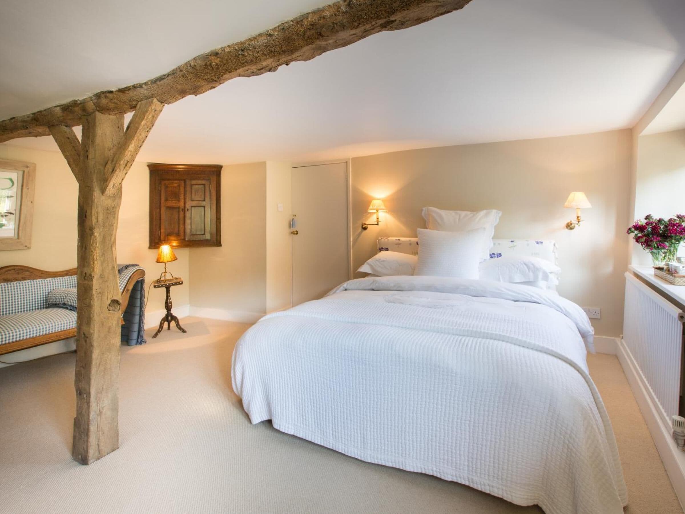 Iron/ironing board, free WiFi, bed sheets