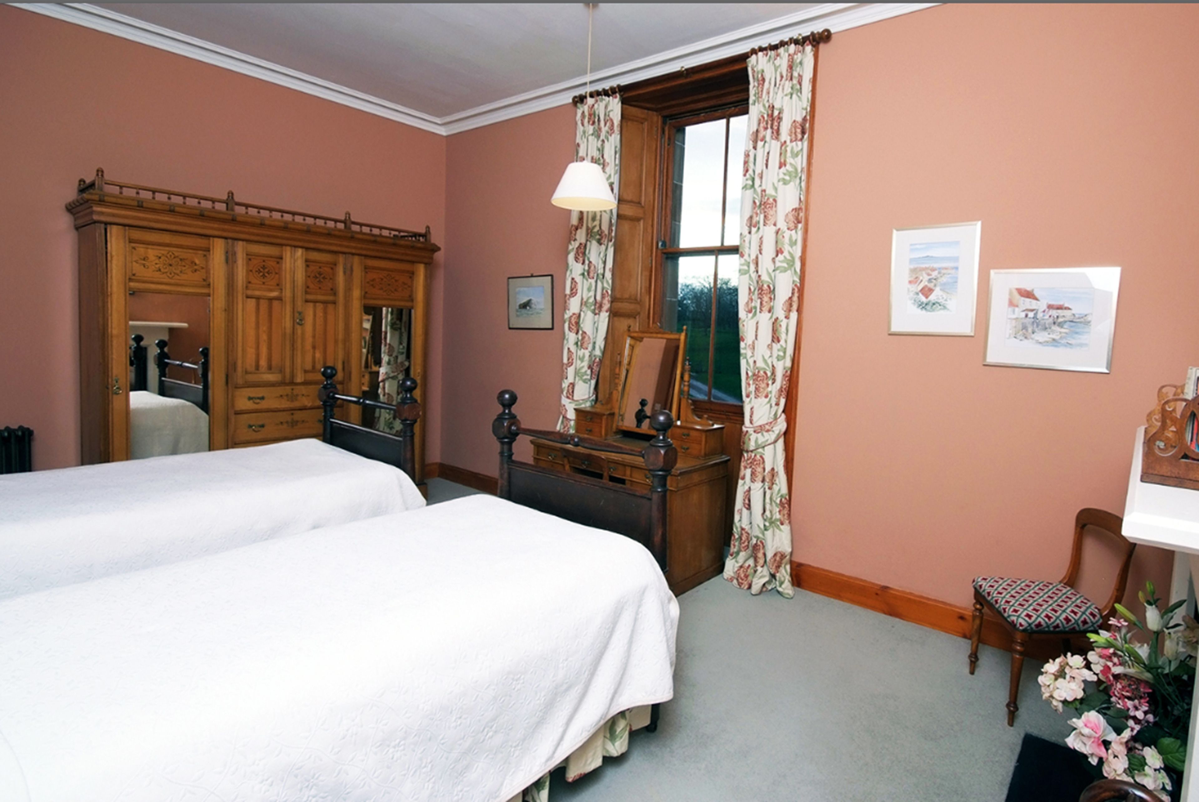 Căn hộ, 2 phòng ngủ (Lower) | Bàn, bàn ủi/dụng cụ ủi quần áo, nôi/giường cho trẻ sơ sinh (phụ phí) 