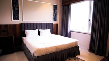 Superior Suite, 1 Double Bed, Non Smoking | In-room safe, soundproofing, iron/ironing board