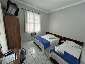 Triple Room | Free WiFi, bed sheets - Hotel Caiçara (Santos)