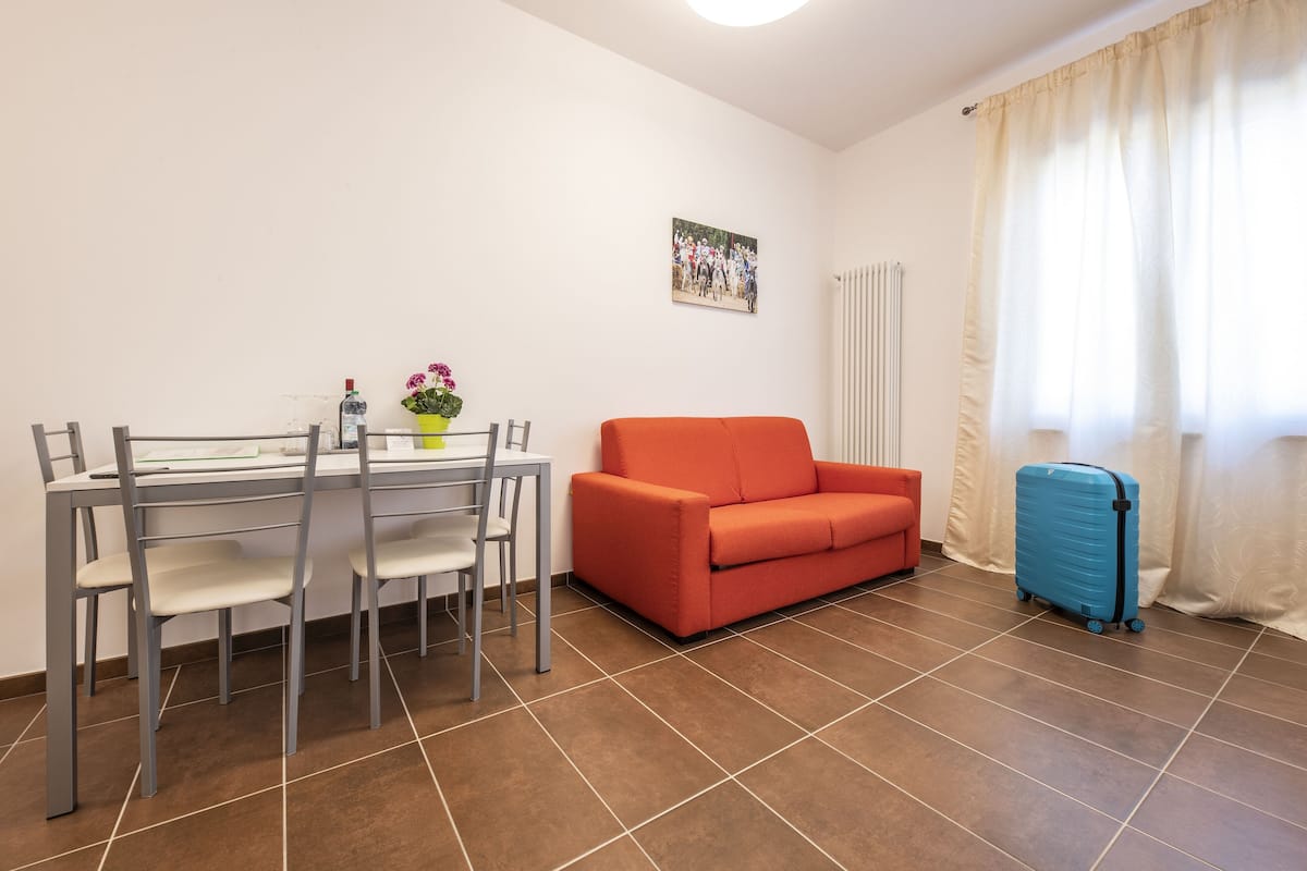 Familiekamer, 1 queensize bed met slaapbank | Gratis babybedden, gratis wifi, beddengoed