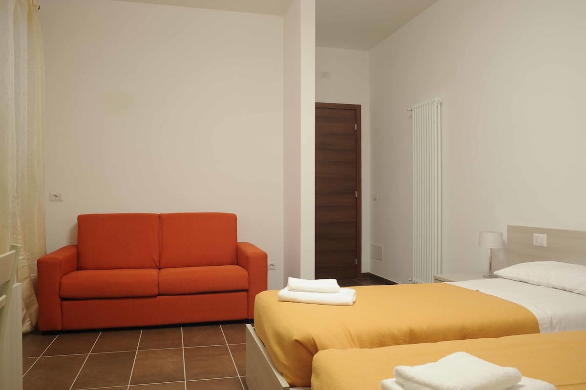 Driepersoonskamer, Meerdere bedden | Gratis babybedden, gratis wifi, beddengoed