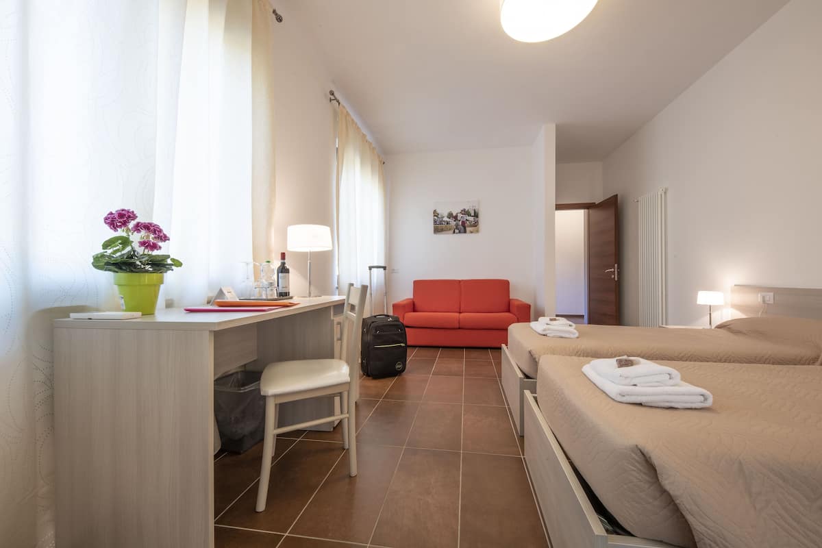 Driepersoonskamer, Meerdere bedden | Gratis babybedden, gratis wifi, beddengoed