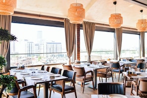 2 restaurants, lunch, dinner served; local and international cuisine