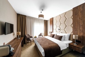 Ropa de cama hipoalergénica, minibar, caja fuerte