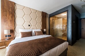 Hypo-allergenic bedding, minibar, in-room safe, soundproofing - Amsterdam Hotel (Belgrade)