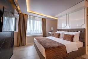 Presidential Apartment, 1 King Bed, Non Smoking | Hypo-allergenic bedding, minibar, in-room safe, soundproofing