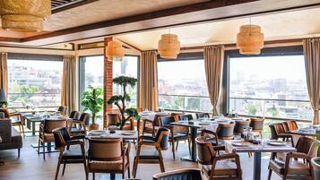 2 Restaurants, Mittagessen, Abendessen, lokale und internationale Küche