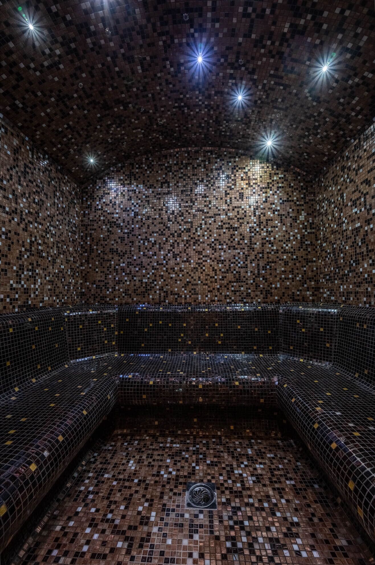 Sauna, bagno turco, massaggi “deep tissue”, massaggi