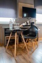 Deluxe Triple Room, Non Smoking | In-room dining