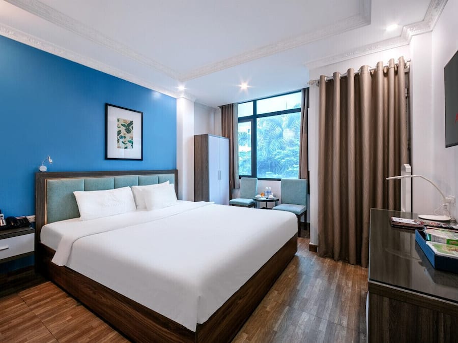 Deluxe Double Room | Minibar, in-room safe, blackout drapes, iron/ironing board