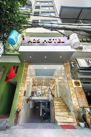 Front of property - A25 Hotel - 109 Truc Bach (Hanoi)