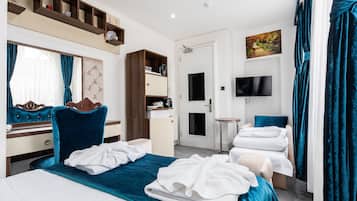 Comfort Triple Room, Private Bathroom | 1 bedroom
