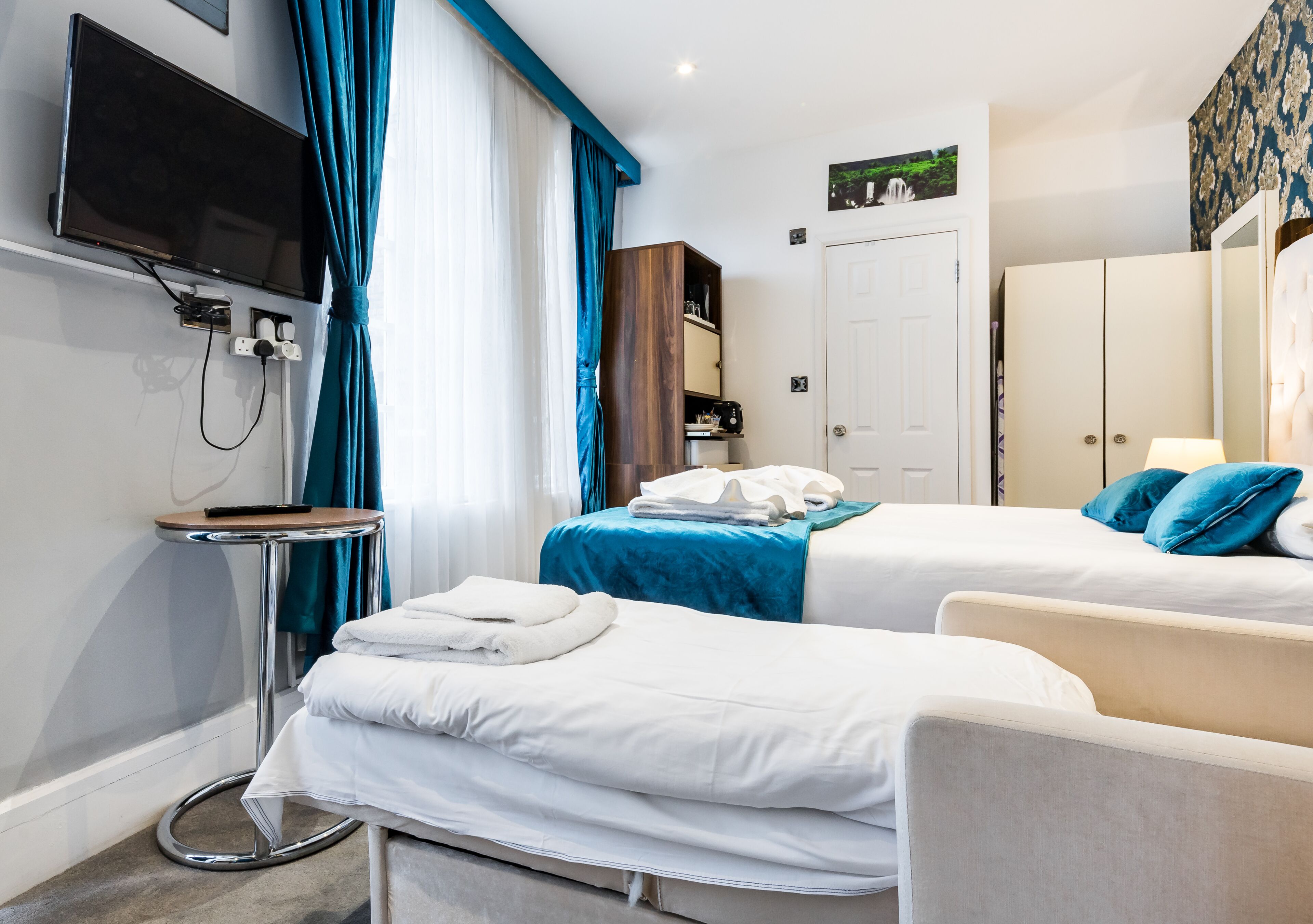 comfort triple room, private bathroom