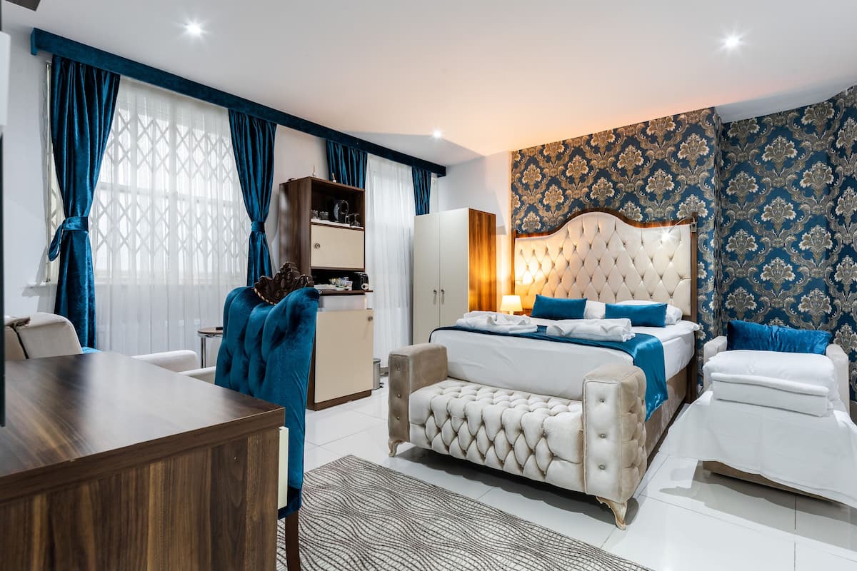 Comfort Quadruple Room, Private Bathroom