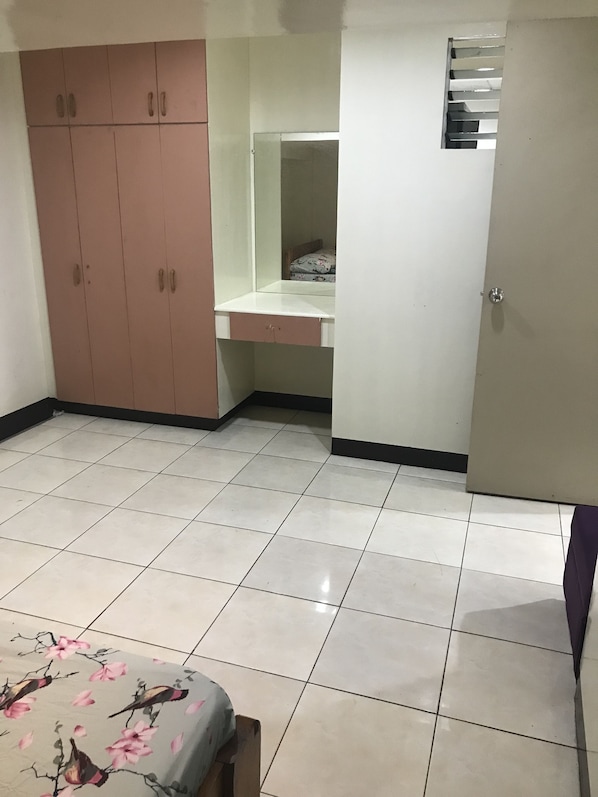 Apartamento, 2 quartos | Comodidades do quarto