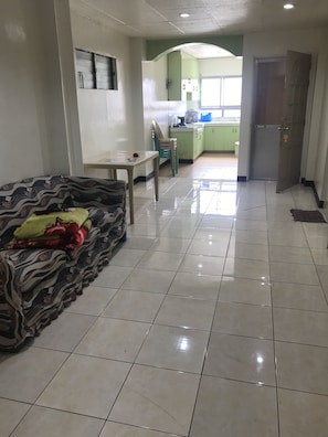Apartamento, 2 quartos | Área de estar